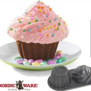 Nordicware BIG CUTE CUPCAKE PAN 6 Cup HAPPY BIRTHDAY CAKE Bake Frost & Celebrate